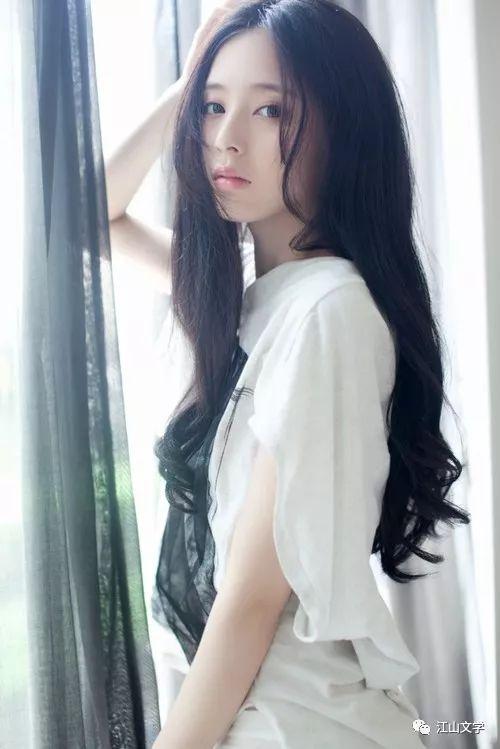 厦门校花吃瓜事件,网络热议背后的真相揭秘